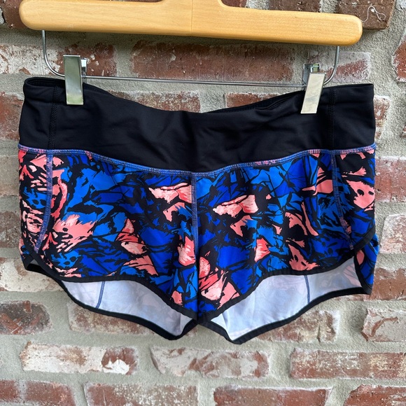 Lululemon Speed shorts size 6. EUC - Picture 3 of 8